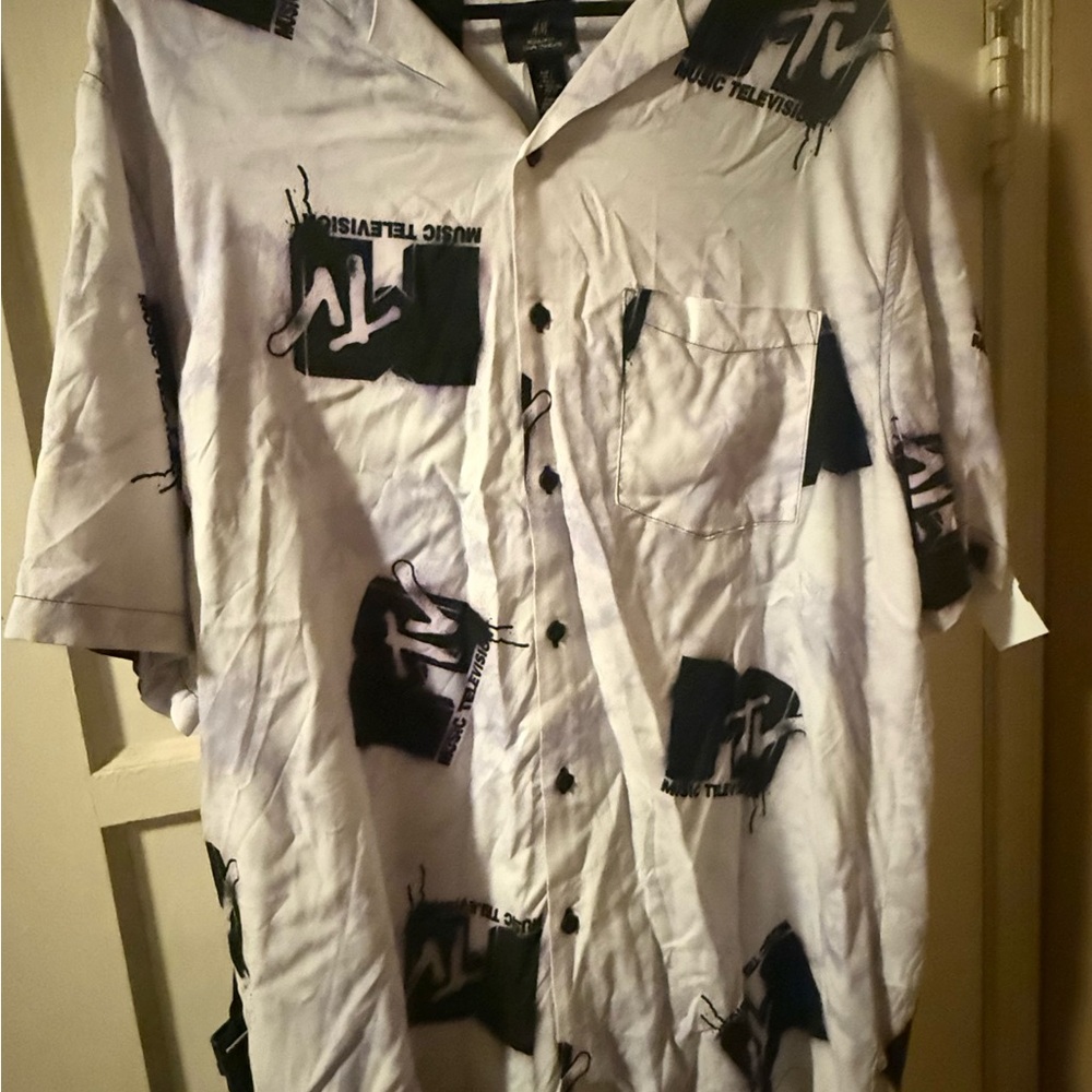 H&M White and Black MTV Abstract Pattern Long-Sleeve Shirt